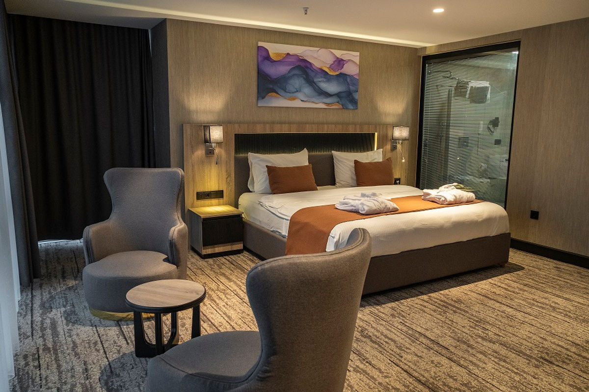Continent City Hotel & Suites